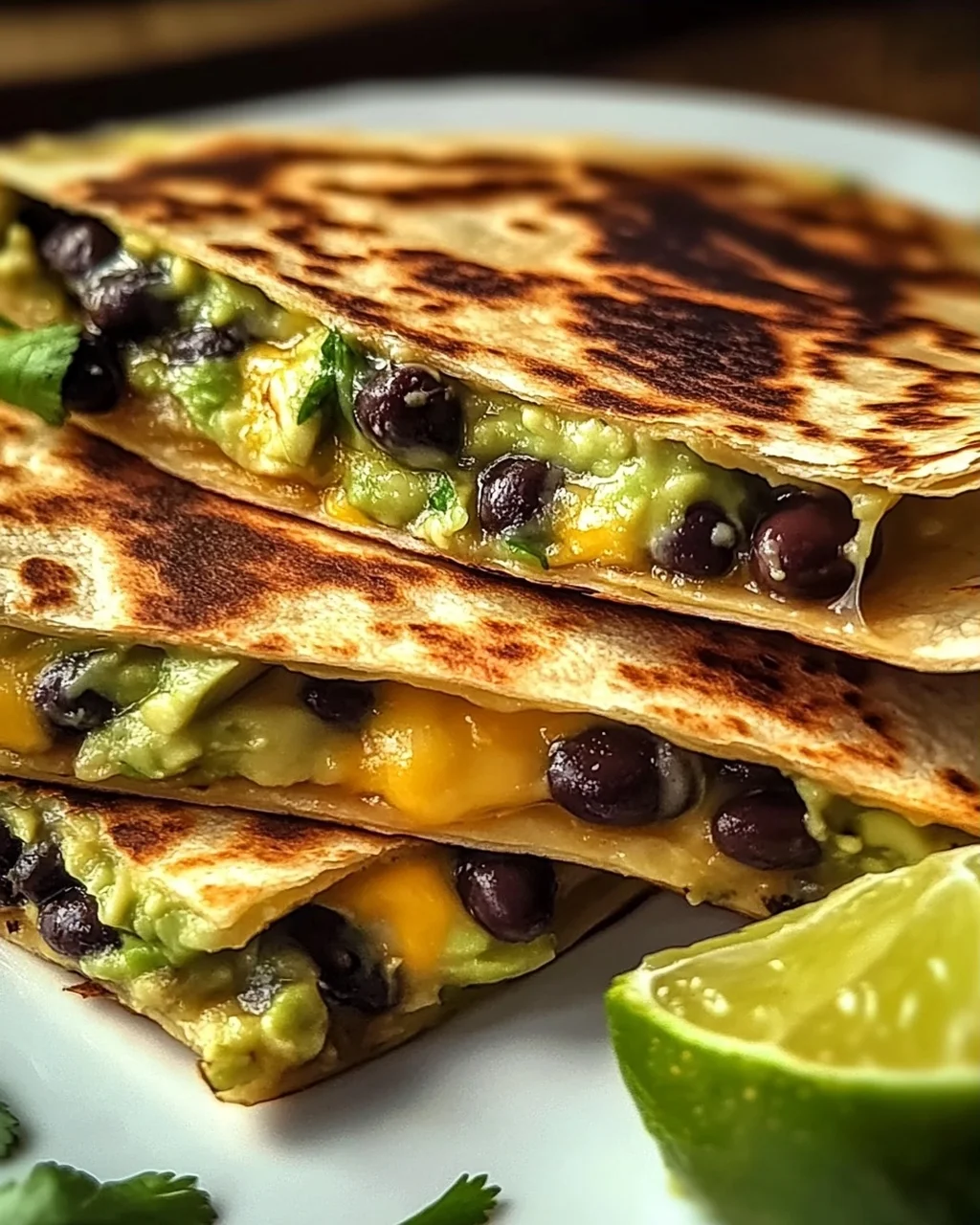 Köstliche Vegetarische Avocado- und Schwarzbohnen-Quesadilla