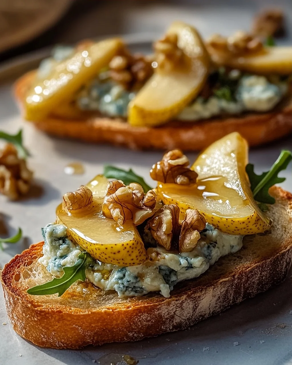 Würzige Gorgonzola Birnen Bruschetta für Genießer