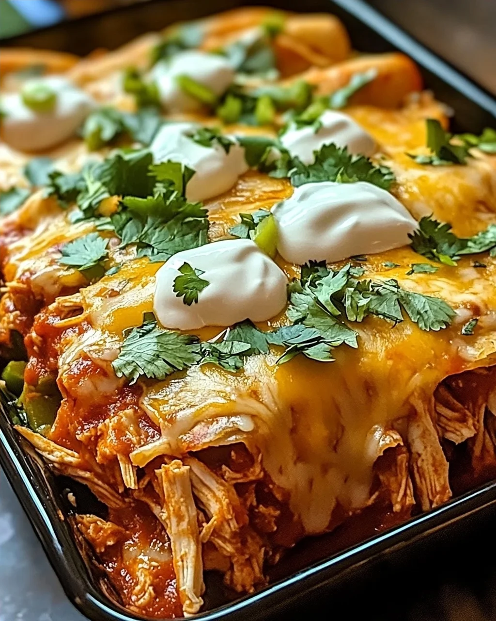 Zerrissenes Hühnchen Enchilada Auflauf für Ihre Familie